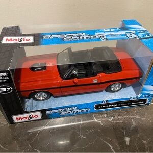 Maisto Diecast 1:24 Scale 1970 Dodge Challenger R/T Convertible NIB